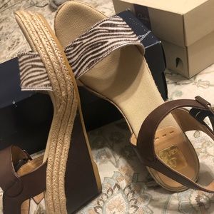 Super cute animal fur wedges! In style this 2019!